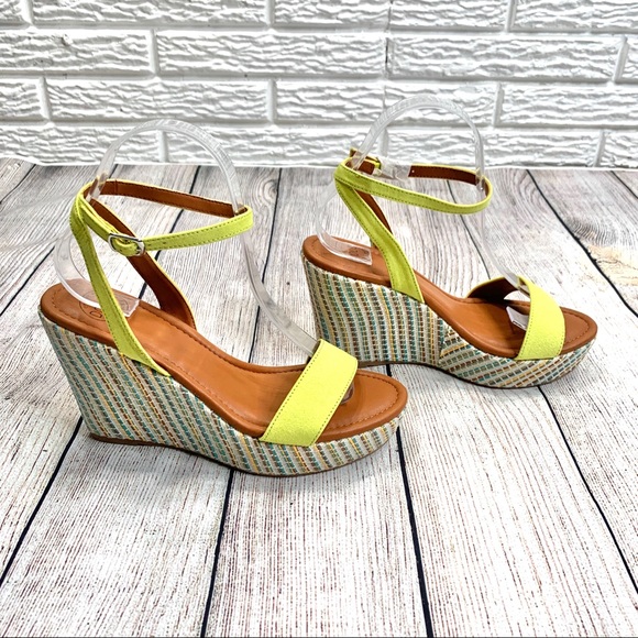 Dolce by Mojo Moxy Striped Sandal Wedges - Picture 3 of 6